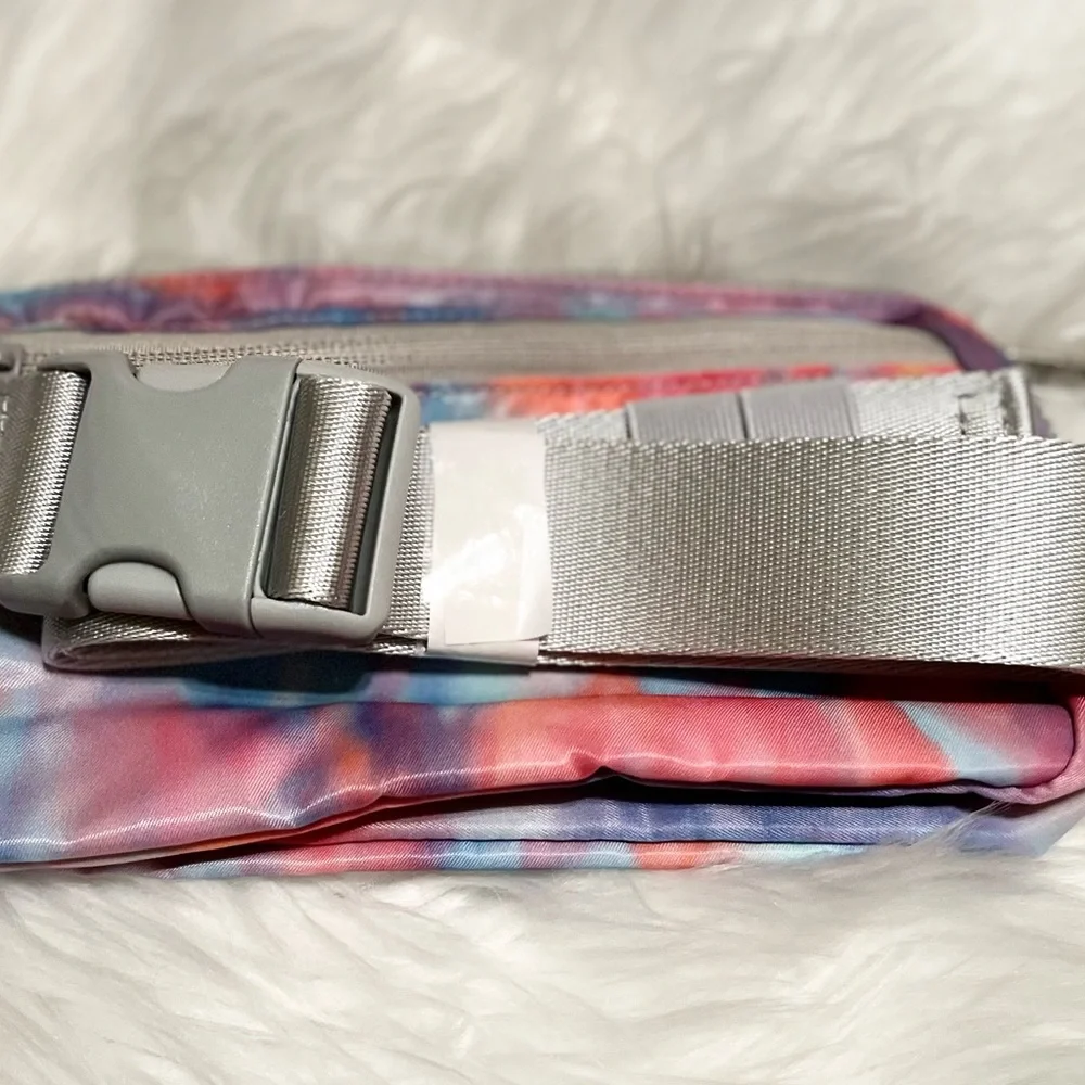 Lululemon Everywhere Belt Bag Prism Wash Print Multi - Picture 4 of 4
